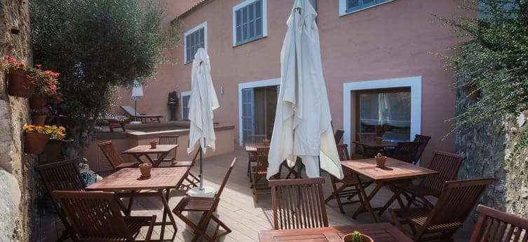 Frühstücksterrasse im Innenhof des Boutique Hotels Can Serrete, Sineu